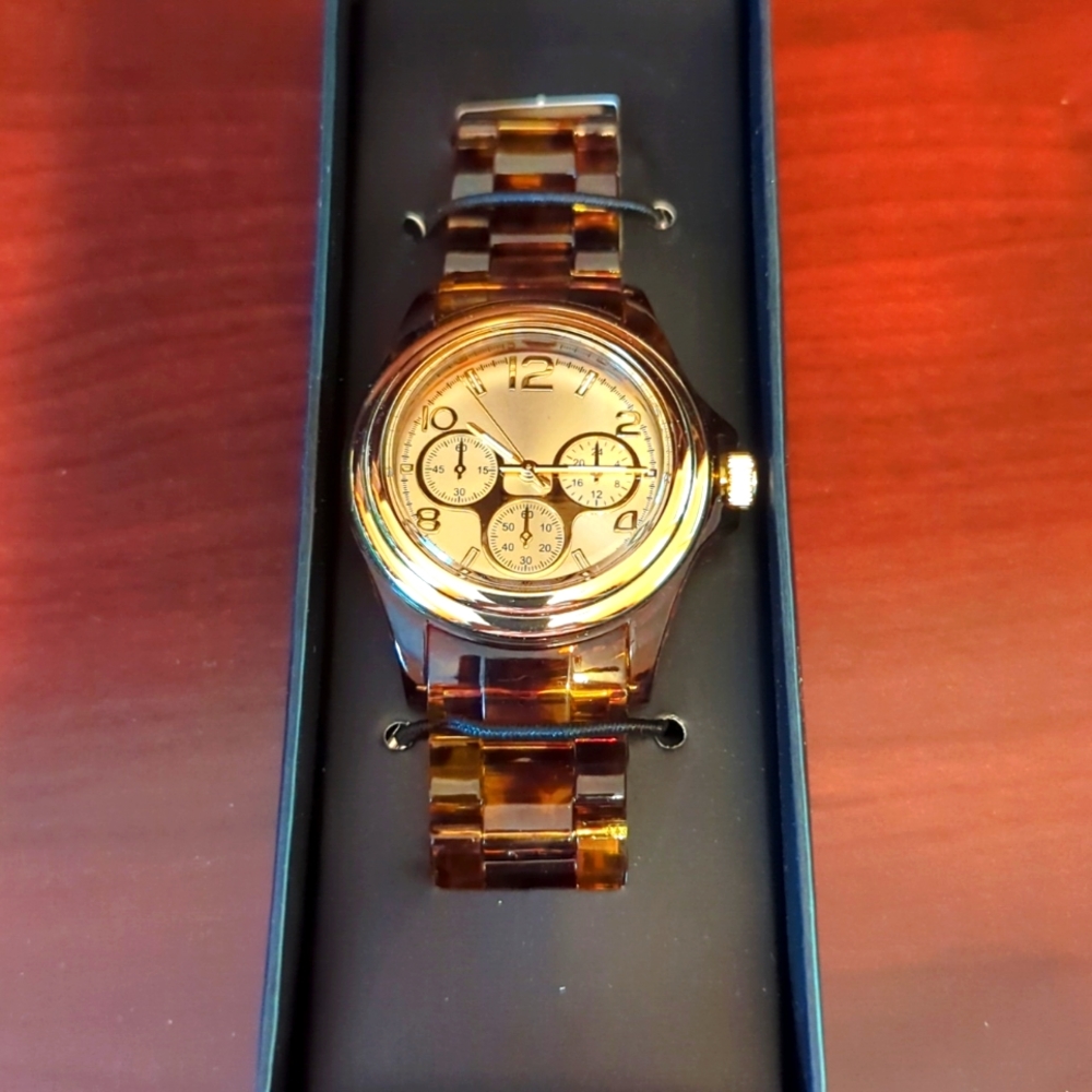 NIB Classic look bracelet watch